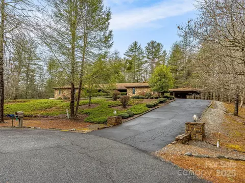 57 Hamilton Dr, Hendersonville, NC 28739