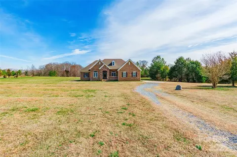 1362 Pioneer Rd, York, SC 29745