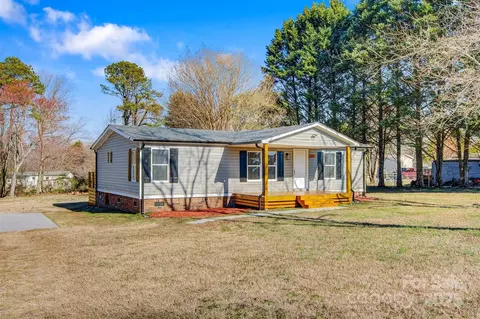 8670 Carroll St, Hickory, NC 28601
