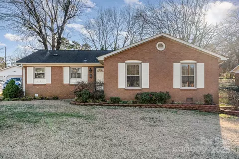 4415 Mapleleaf Ln, Charlotte, NC 28208