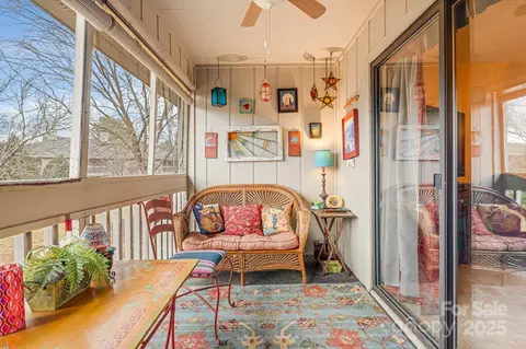404 Abbey Cir, Asheville, NC 28805