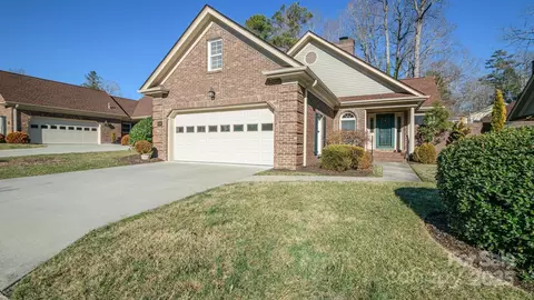 128 Glenbrook Dr, Hendersonville, NC 28739