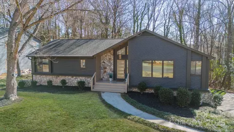 6049 Old Providence Rd, Charlotte, NC 28226