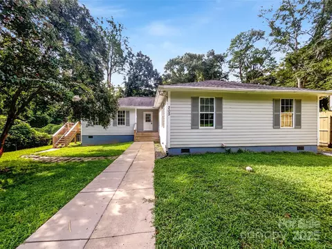 205 Mauney St, Mount Holly, NC 28120