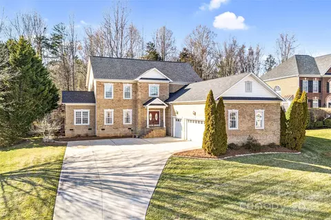 305 Chancelot Ln, Fort Mill, SC 29708
