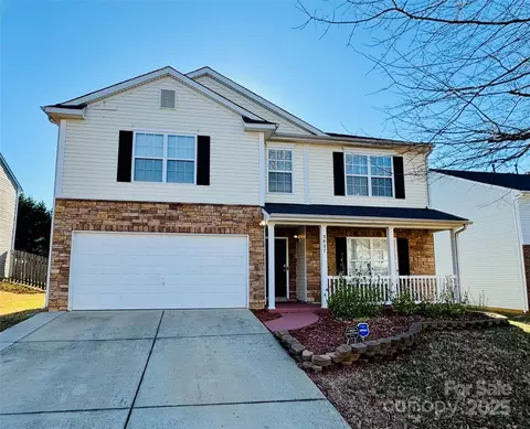 3827 Larkhaven Village Dr, Charlotte, NC 28215