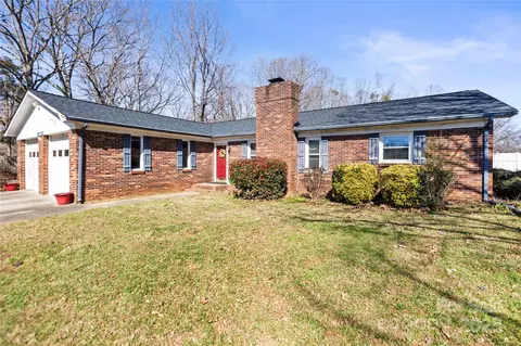 2659 Surrey Dr, Lincolnton, NC 28092
