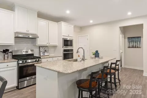 10140 Lilac Ct, Charlotte, NC 28215