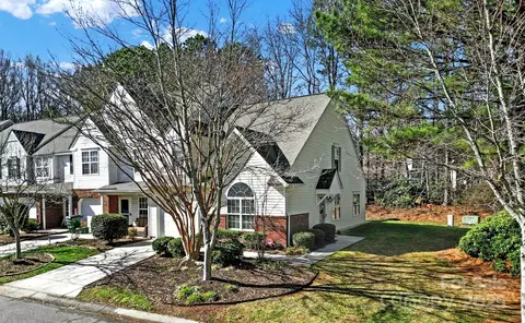 10635 Sleigh Bell Ln, Charlotte, NC 28216
