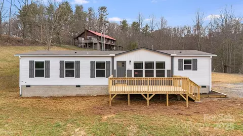 96 Sandons Trl, Marshall, NC 28753