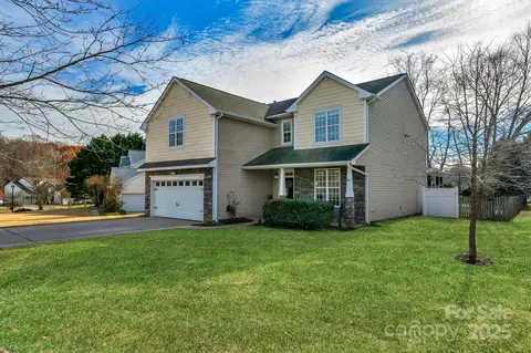 1124 Woodwinds Dr, Waxhaw, NC 28173