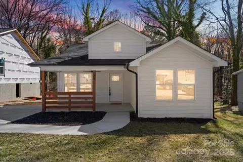 38 Magnolia St, York, SC 29745