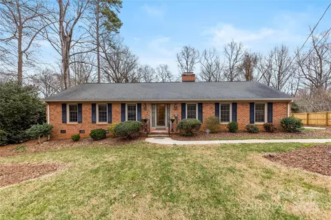 410 Deerwood Dr, Gastonia, NC 28054