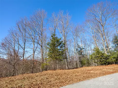 34 Chimney Crest Dr, Asheville, NC 28806