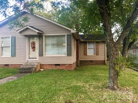 402 Chrysler St, Kannapolis, NC 28083