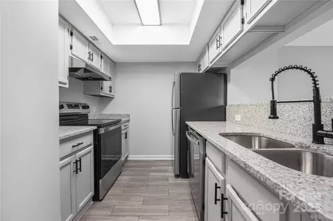 8057 Cedar Glen Dr, Charlotte, NC 28212