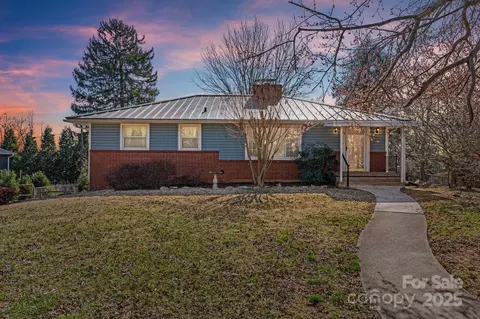 62 Clarendon Rd, Asheville, NC 28806