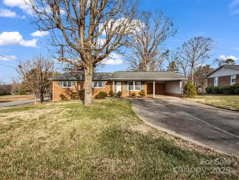 125 Oak Forest Dr, Forest City, NC 28043
