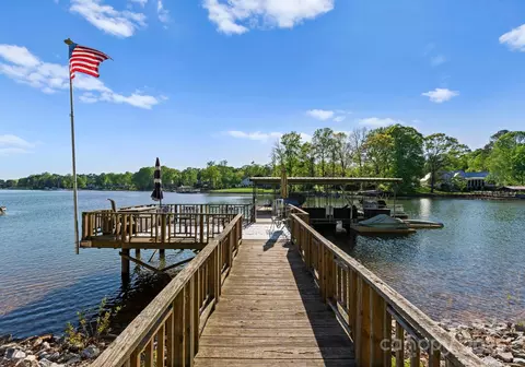 141 Baywatch Dr, Mooresville, NC 28117