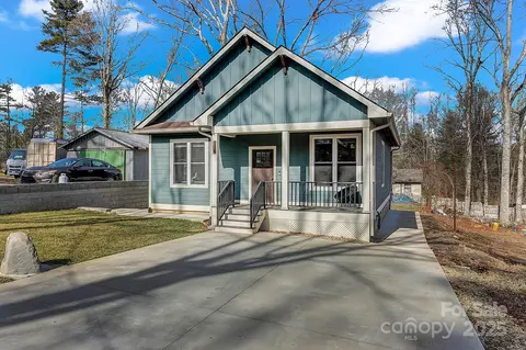 114 Oakwood Rd, Hendersonville, NC 28791