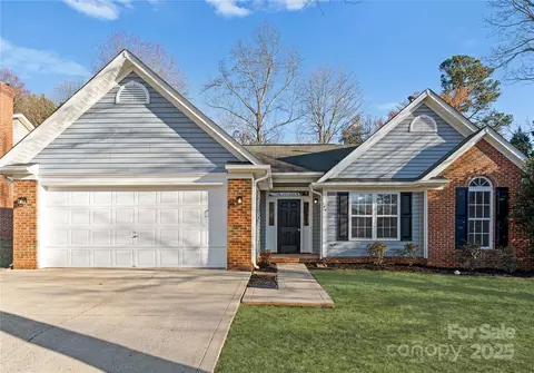 145 Round Keep Ln, Mooresville, NC 28117