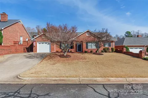 1910 Connemara Ct, Gastonia, NC 28054