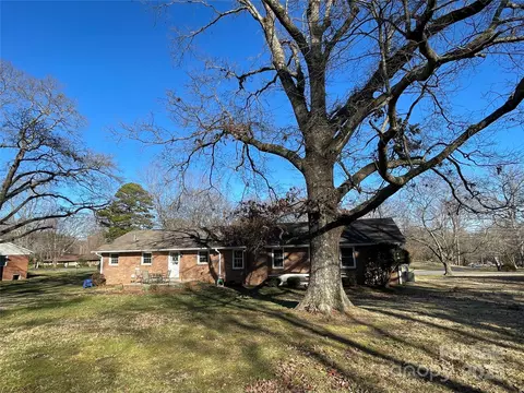 Exterior - 102 General Bragg St, Stanley, NC 28164 photo 5 of 7
