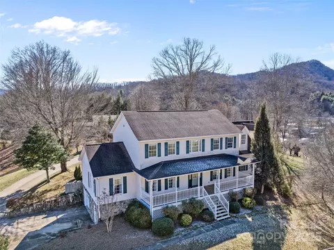 65 Green Dr, Waynesville, NC 28785