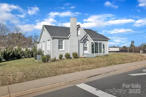 203 E 22nd St, Kannapolis, NC 28083 photo 4