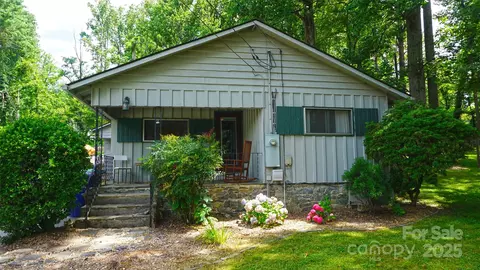215 Cedar Ln, Arden, NC 28704