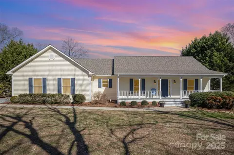 202 Oakwood St, Stanfield, NC 28163