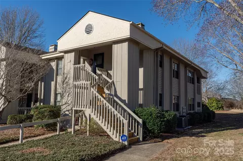 406 Abbey Cir, Asheville, NC 28805