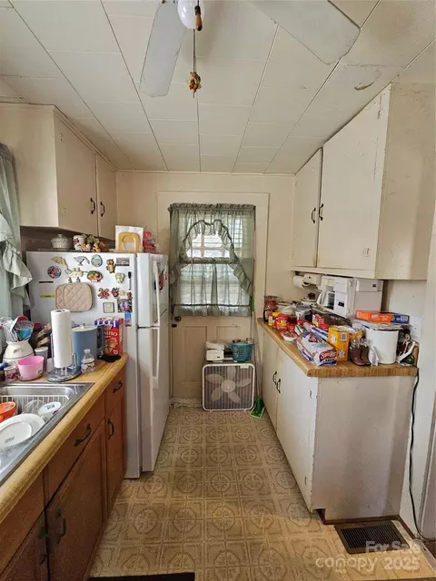 Kitchen - 85 Pine St, Tryon, NC 28782 photo 2 of 2
