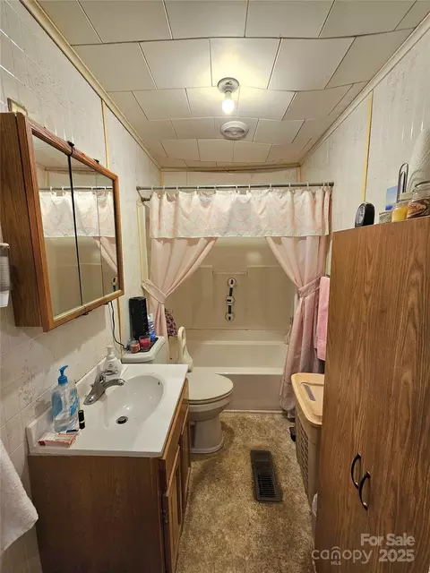 Bath - 85 Pine St, Tryon, NC 28782 photo 1 of 1