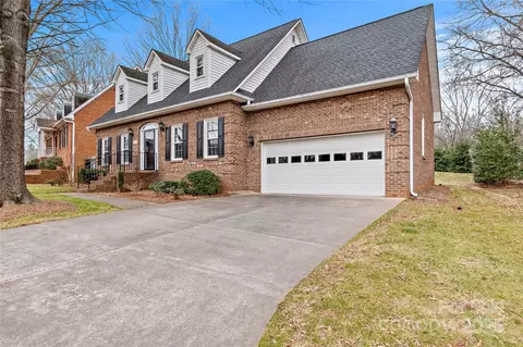 2825 Silas Ridge Rd, Winston Salem, NC 27106