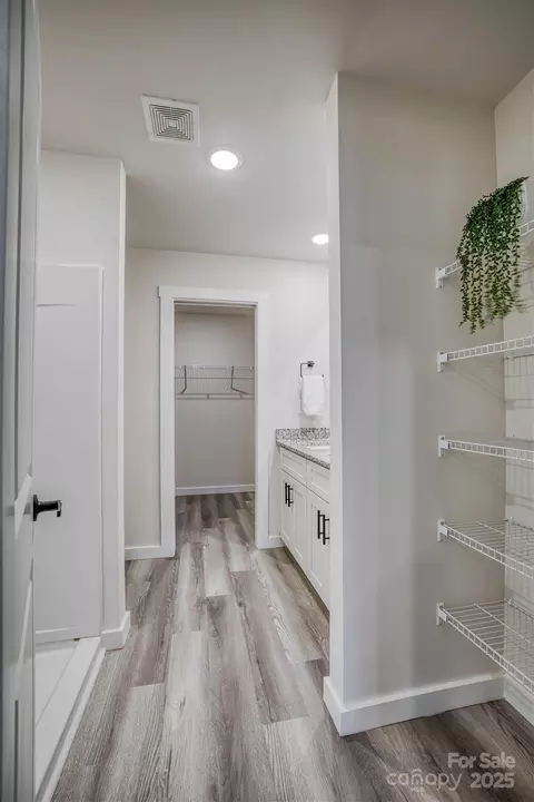 Bath - 502 9th Sw Ave SW, Conover, NC 28613 photo 2 of 3