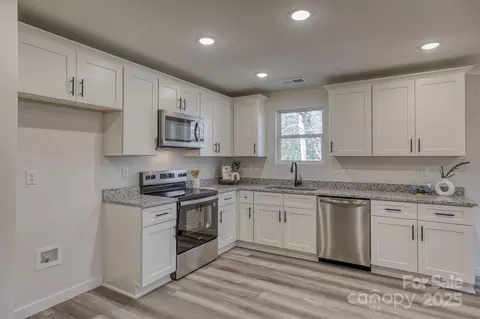 Kitchen - 502 9th Sw Ave SW, Conover, NC 28613 photo 2 of 2