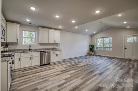 Living - 502 9th Sw Ave SW, Conover, NC 28613 photo 2 of 2
