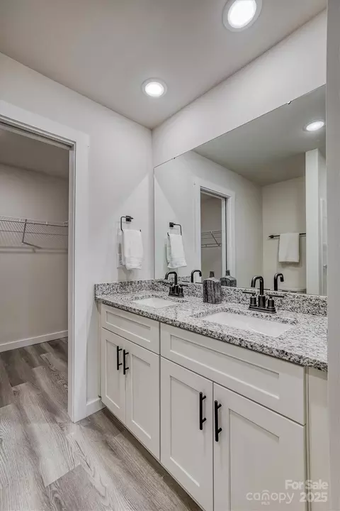 Bath - 502 9th Sw Ave SW, Conover, NC 28613 photo 3 of 3