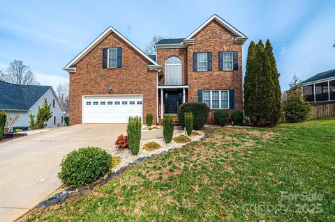 2622 Rolling Ridge Dr, Hickory, NC 28602