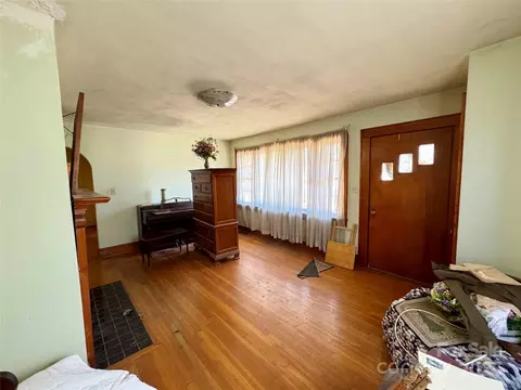 Living - 4073 Lee Cline Rd, Conover, NC 28613 photo 5 of 6