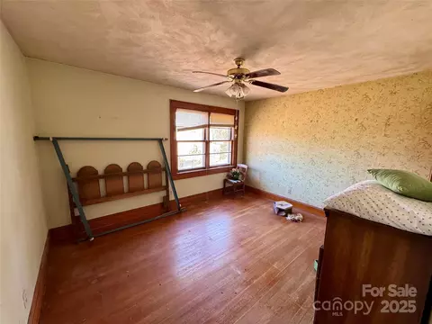 Bedroom - 4073 Lee Cline Rd, Conover, NC 28613 photo 4 of 6