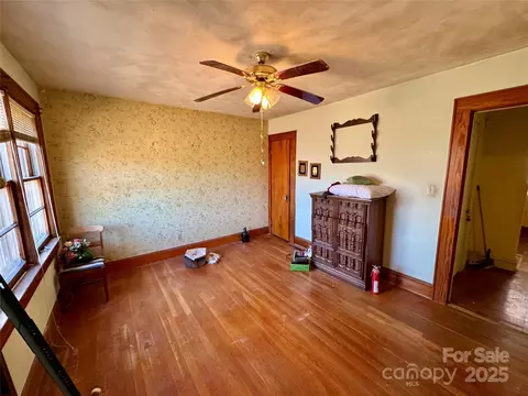 Bedroom - 4073 Lee Cline Rd, Conover, NC 28613 photo 5 of 6