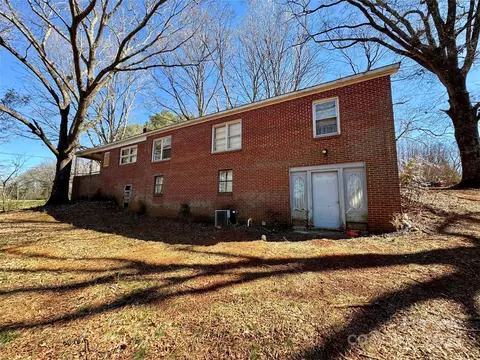 Exterior - 4073 Lee Cline Rd, Conover, NC 28613 photo 4 of 5