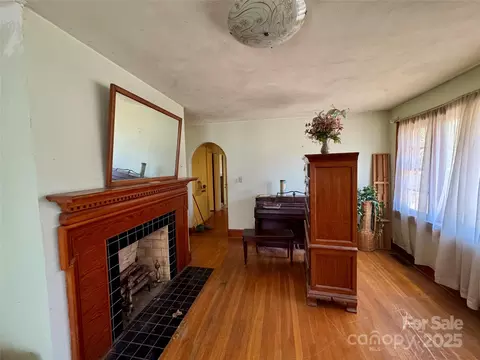 Living - 4073 Lee Cline Rd, Conover, NC 28613 photo 6 of 6