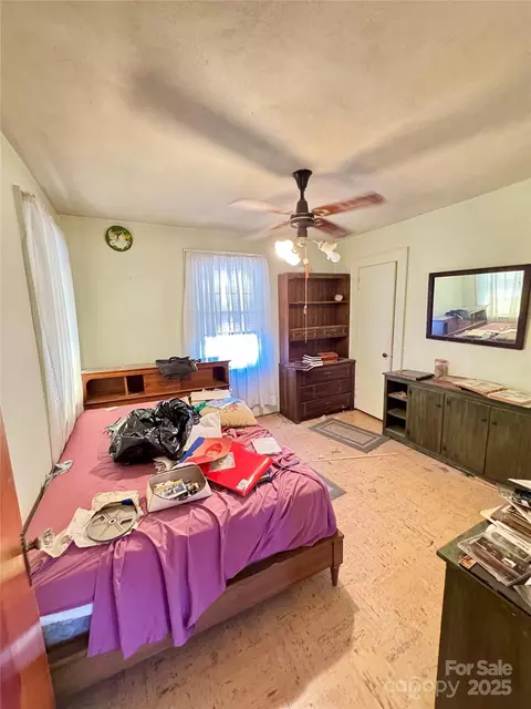 Bedroom - 4073 Lee Cline Rd, Conover, NC 28613 photo 2 of 6