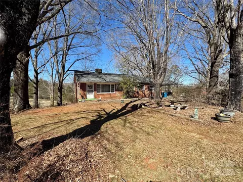 Exterior - 4073 Lee Cline Rd, Conover, NC 28613 photo 2 of 5