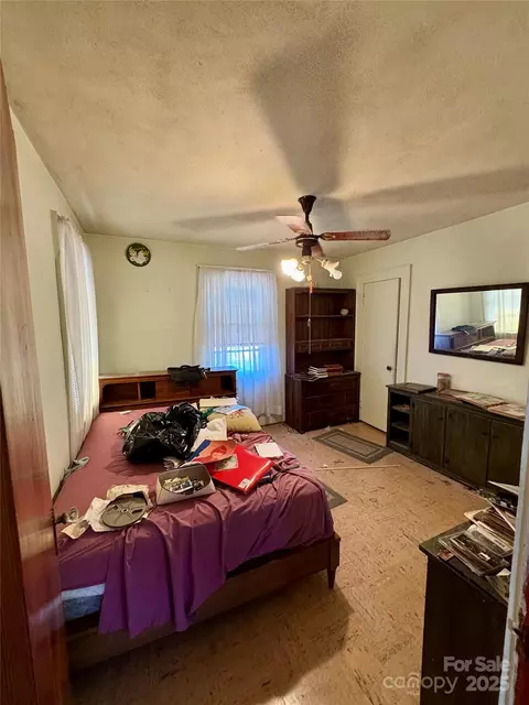 Bedroom - 4073 Lee Cline Rd, Conover, NC 28613 photo 1 of 6