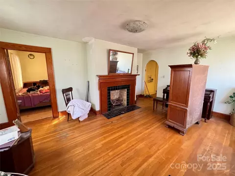 Living - 4073 Lee Cline Rd, Conover, NC 28613 photo 4 of 6