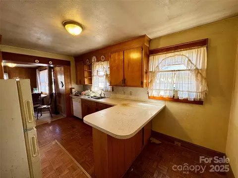 Kitchen - 4073 Lee Cline Rd, Conover, NC 28613 photo 1 of 3